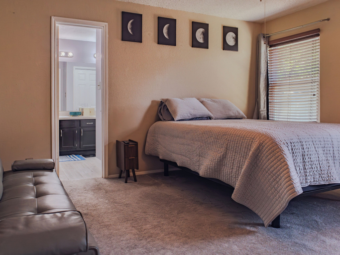 Room 1, Egger, Williamson