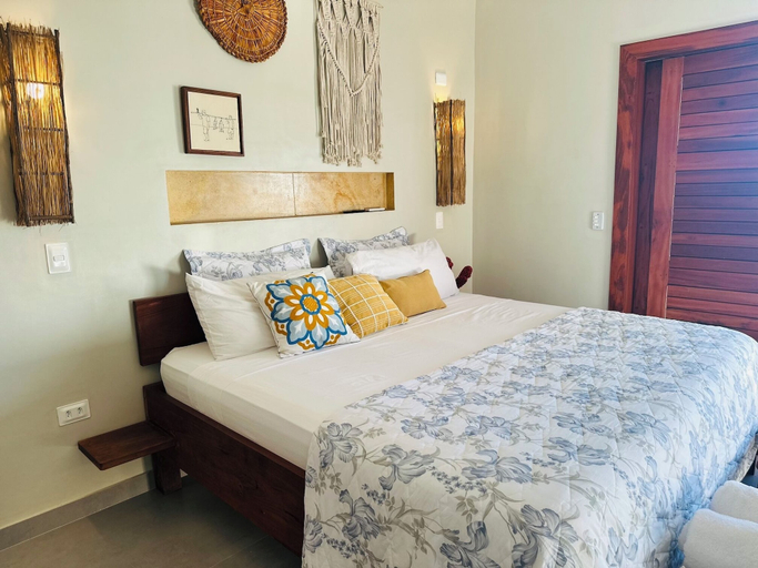 Room 2, refugio prea, Cruz