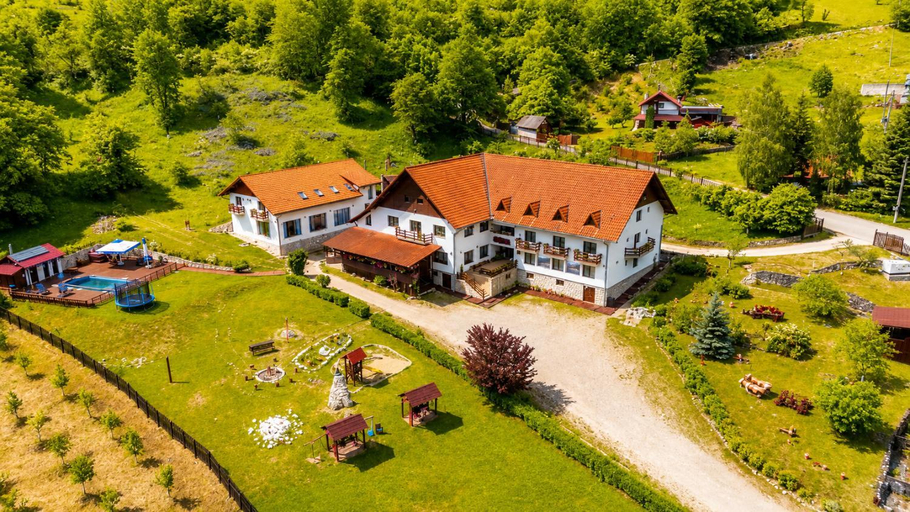 Exterior & Views, Pensiunea Sub Piatra, Salciua De Jos