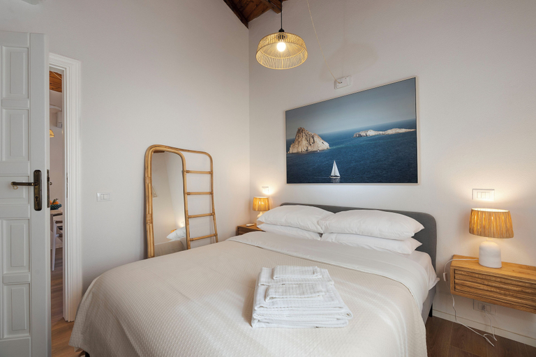 Room 4, Seafront Collection Bungalows and Villas, Palermo