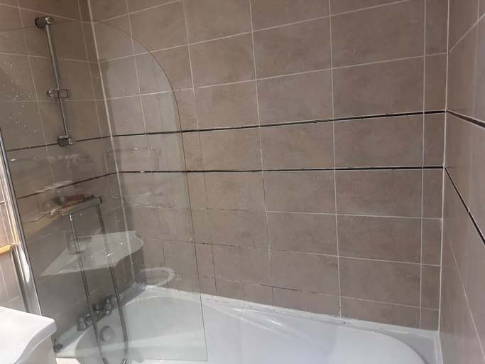 Bathroom 4, Apartment Sleeps 4 With Parking, Birmingham