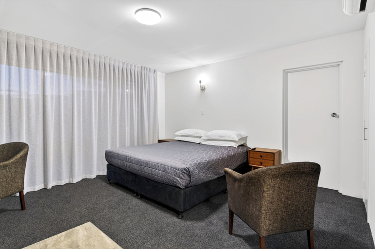 Bedroom 2, Aaron Court Motor Inn, Hamilton