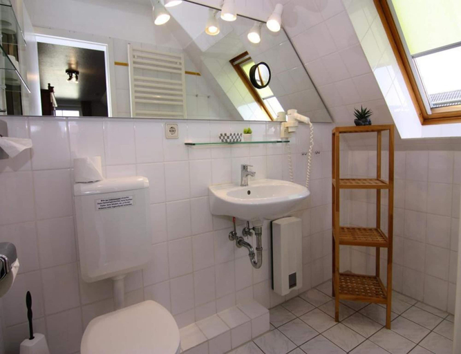 Bathroom 2, Appartementhaus Pinamar, Scharbeutz, Ostholstein