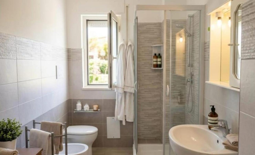 Bathroom 3, Goethe Paestum House, Salerno