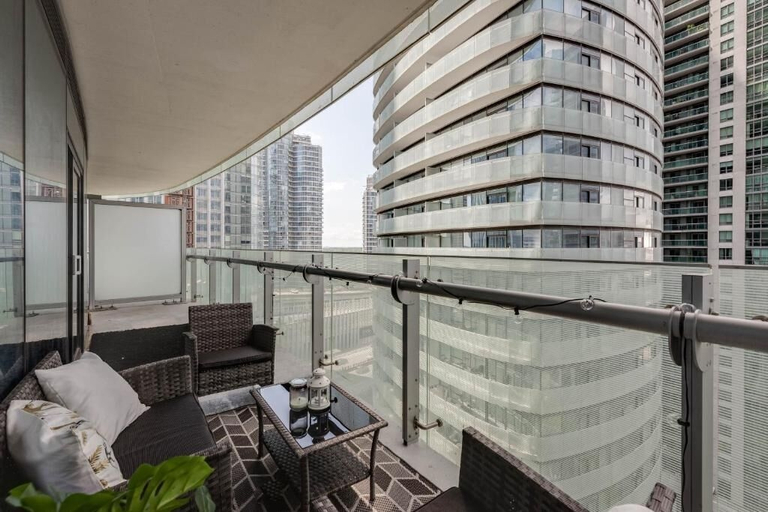 Property grounds 5, StayToronto - The York Suites, Toronto