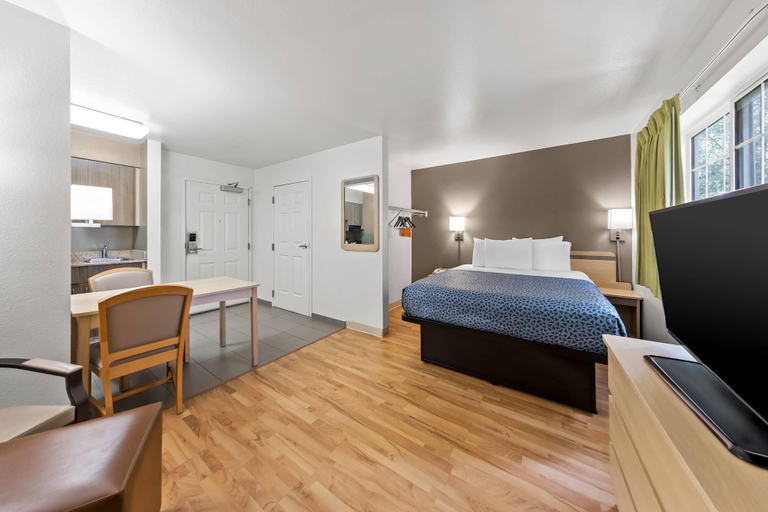 Bedroom 3, Suburban Studios Fishers Indianapolis, Hamilton