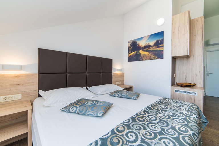 5, Hotel Antonija, Gradac