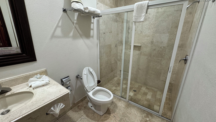 Bathroom 4, Hotel Misión Catedral Morelia, Morelia