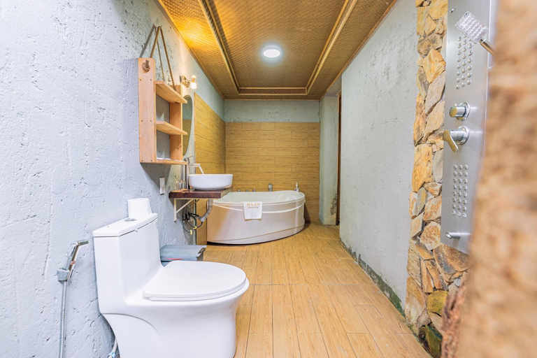 Bathroom 4, HAAN Boutique Resort, District 9