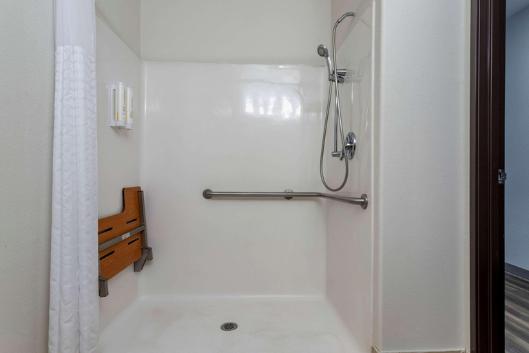 Bathroom 4, Clarion Pointe Sulphur - Lake Charles, Calcasieu