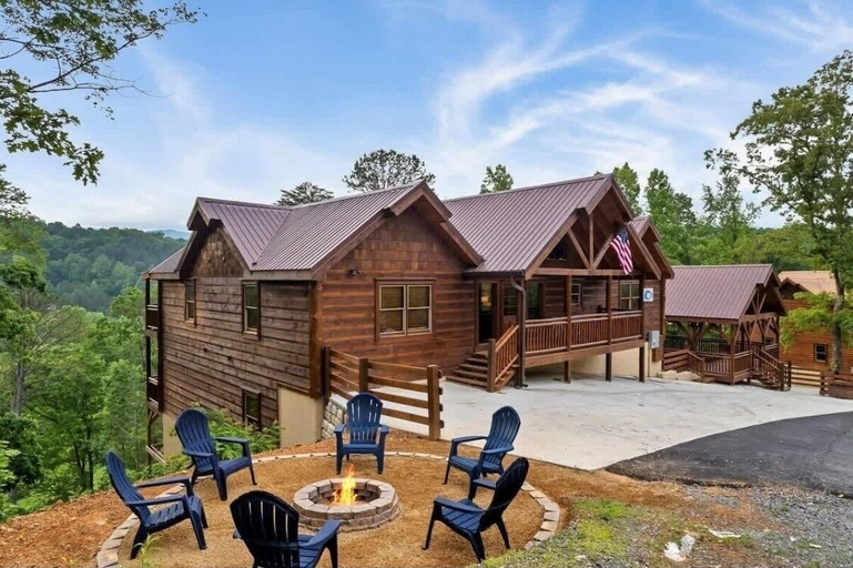 Exterior 5, Laughing Fox Lodge 8 Bedroom Cabin, Sevier