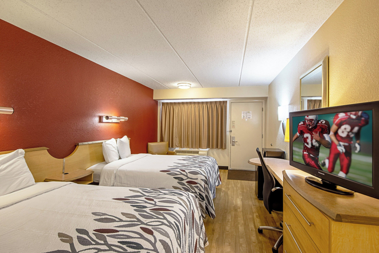 Bedroom 2, Red Roof Inn Akron, Summit