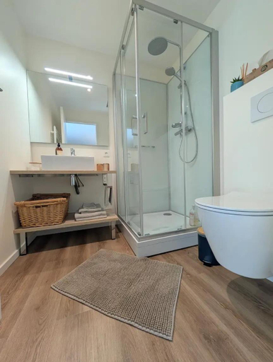 Bathroom 2, Agreables chambres independantes - Coutances centre, Manche