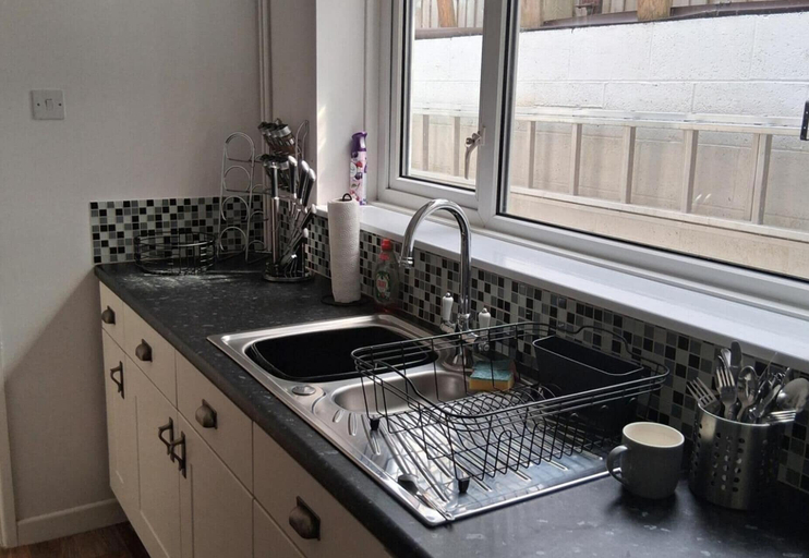Private kitchen, House Sleeps 5 With Parking and Garden, Caerphilly