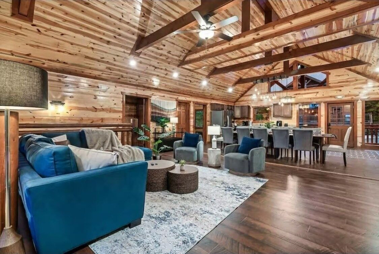 Living area 5, Laughing Fox Lodge 8 Bedroom Cabin, Sevier