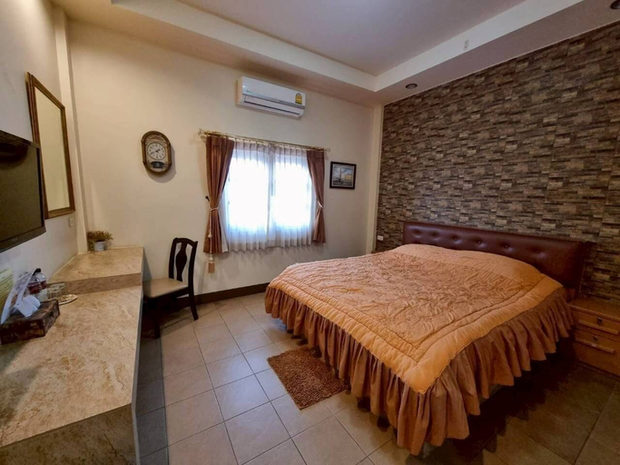 Room 5, Kireeya Villa, Muang Phetchaburi
