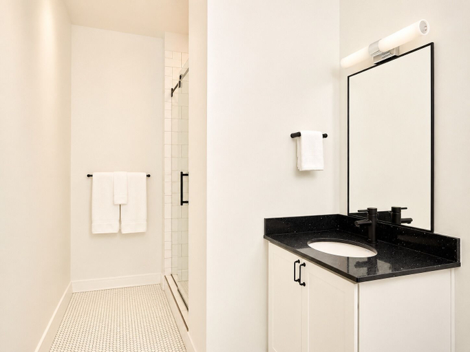 Bathroom 3, Roami at Canal Quarters, Orleans