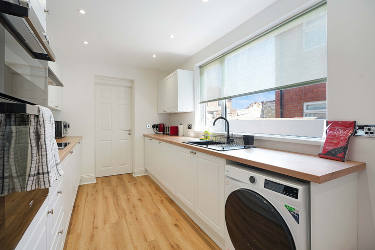 Room 2, Comfortable 4BR Stay Byerley Road by Stay With Us, Durham