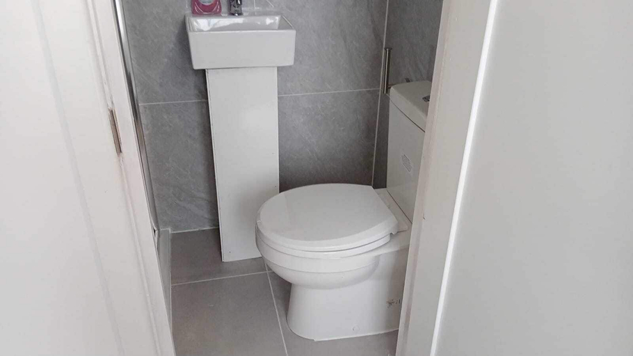 Bathroom 4, The Shepherd Bush Stay in London by Gndj, London