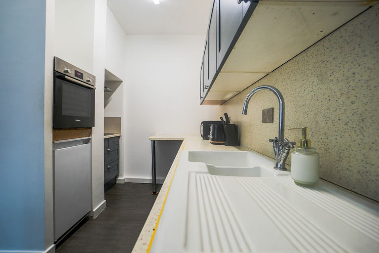 Private kitchen 2, Sleeps8-familyfriendly-4bed-centralsheffield, Sheffield