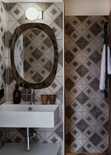 Bathroom, Les Milles Roches, Vaucluse