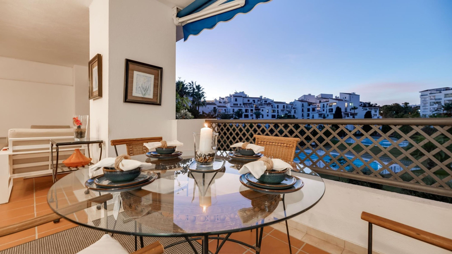 Room 2, Urban Exclusivity At Puerto Ban s, Málaga
