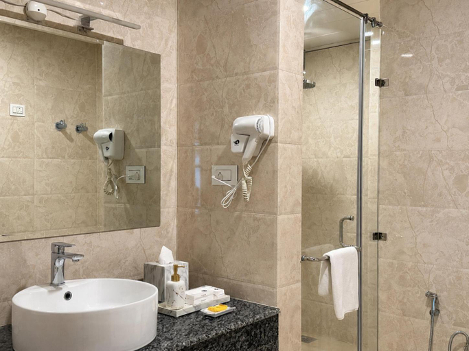 Bathroom 4, Thimphu Deluxe Hotel, Chang