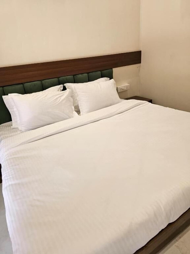 Room 2, Saavi Resort Shrivardhan, Raigarh