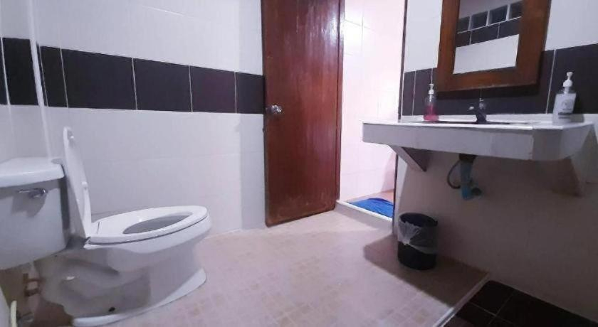 Bathroom 4, Guyana Saikaew, Muang Rayong