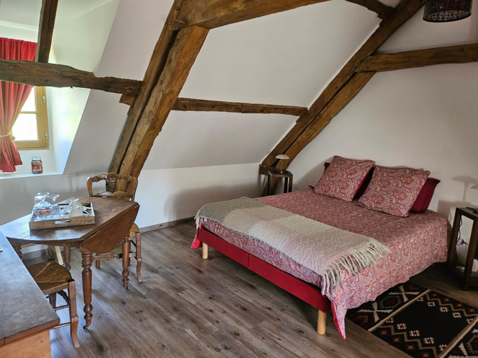 Bedroom 2, La Tilia, Somme