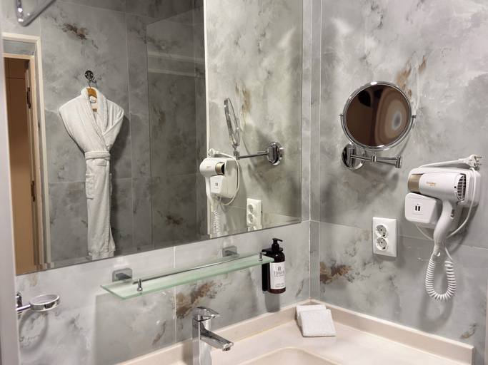 Bathroom 5, The Tower Hotel Tashkent, Tashkent City