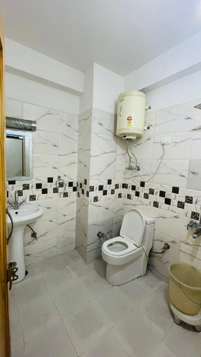 Bathroom, Hotel Hilltop, Kullu