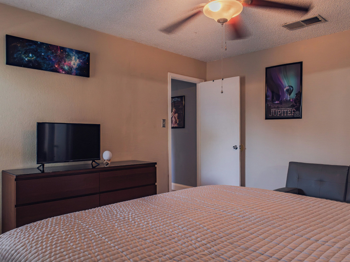 Room 3, Egger, Williamson
