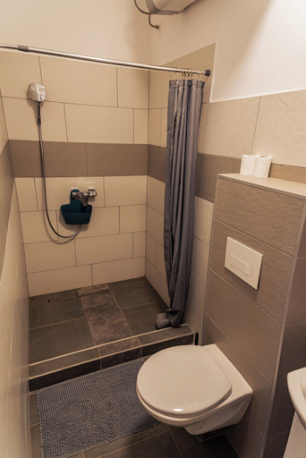 Bathroom 3, Tisza Gyöngye Apartmanok, Szeged