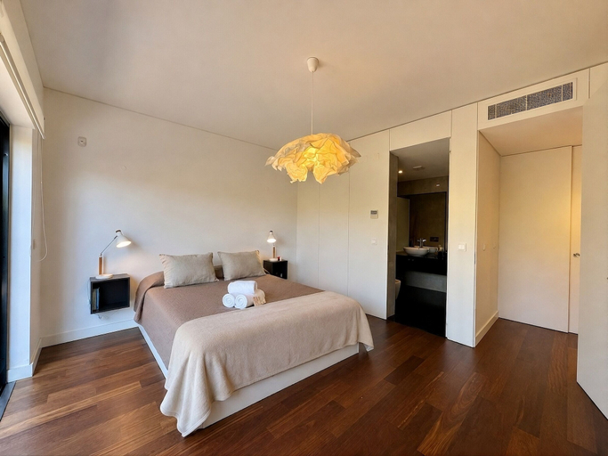 Room 2, Vilamoura Prestige 3 With Pool by Homing, Loulé