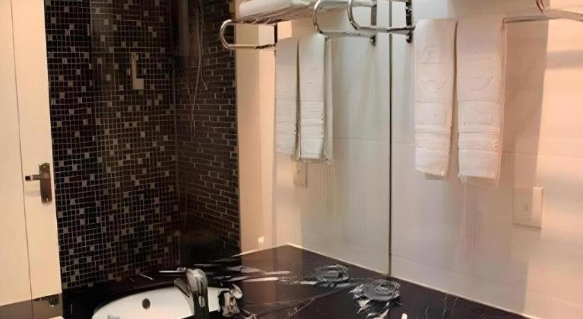 Bathroom 4, Jinzhou International Business Hotel, Guangzhou