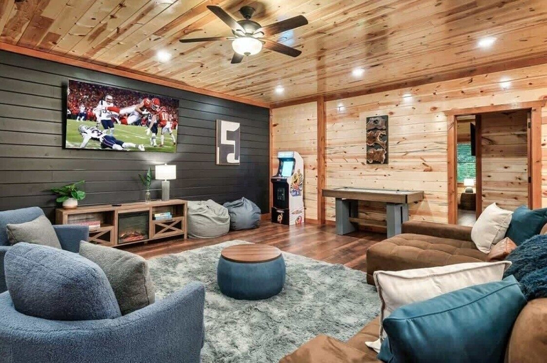 Living area 3, Laughing Fox Lodge 8 Bedroom Cabin, Sevier