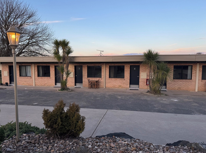Exterior, Southern Skies Motel, Blayney