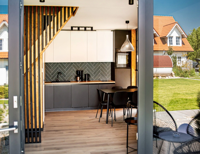 Dining 5, Luxury Holiday Home With Terrace, Sauna, Jacuzzi, Gryfice