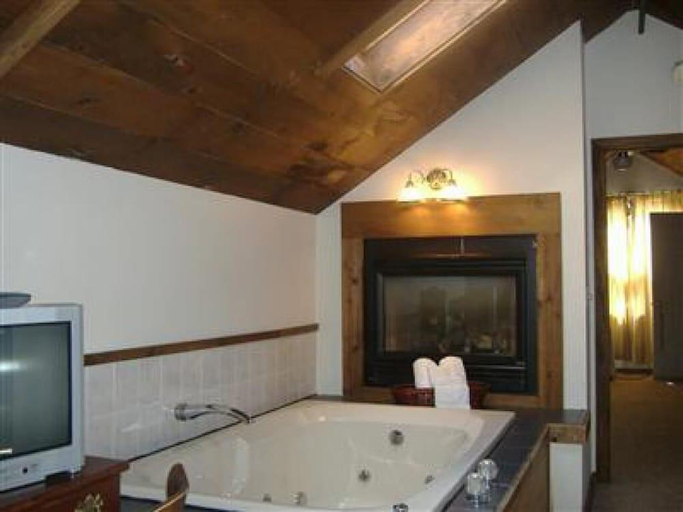 Bathroom 3, Sturbridge Country Inn, Worcester