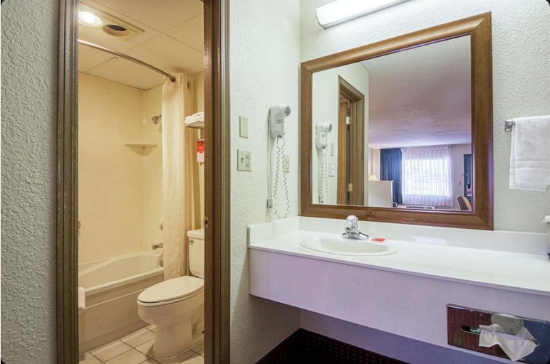 Bathroom 3, Eco Lodge Inn & Suites Bentonville near I 49, Benton