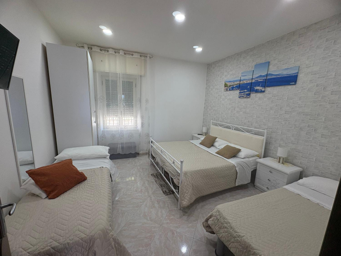 Bedroom 2, B&B VESUVIAN STONE, Napoli