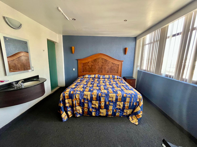 2, Hotel Acapulco, León