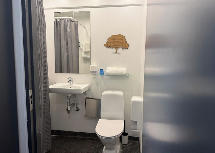 Bathroom 4, Idraettens Hus Hotel & konference, Brøndby