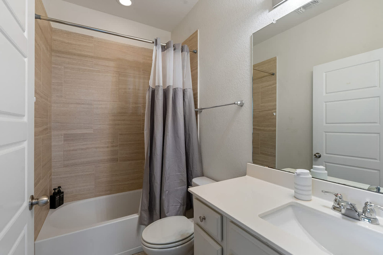 Room 5, 3BR 12 Mins to Kalahari BBQ Private Patio, Williamson