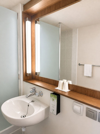 Bathroom 4, Campanile Orleans Saran, Loiret