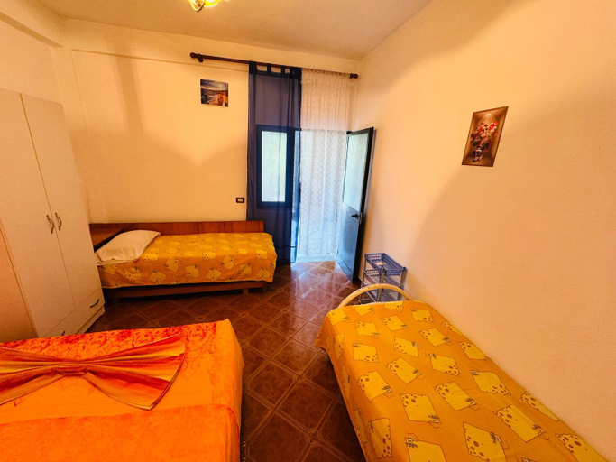 Bedroom 2, Bushi Rooms- Garden and Free Parking near Beach, Durrësit