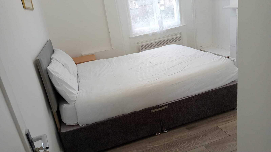 Room 5, The Shepherd Bush Stay in London by Gndj, London