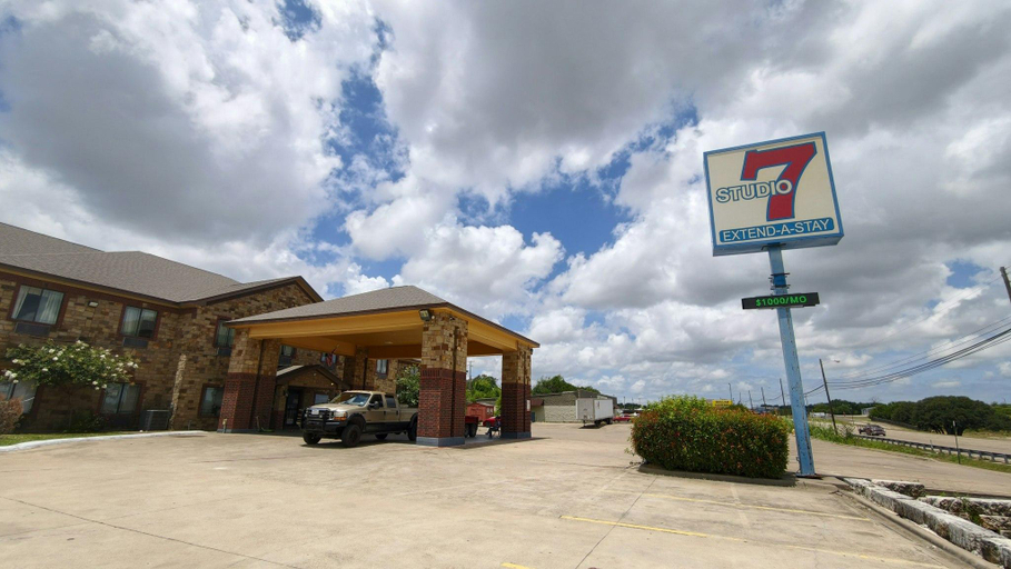 Exterior & Views 2, Studio 7 By Capital O Killeen I-14, Bell