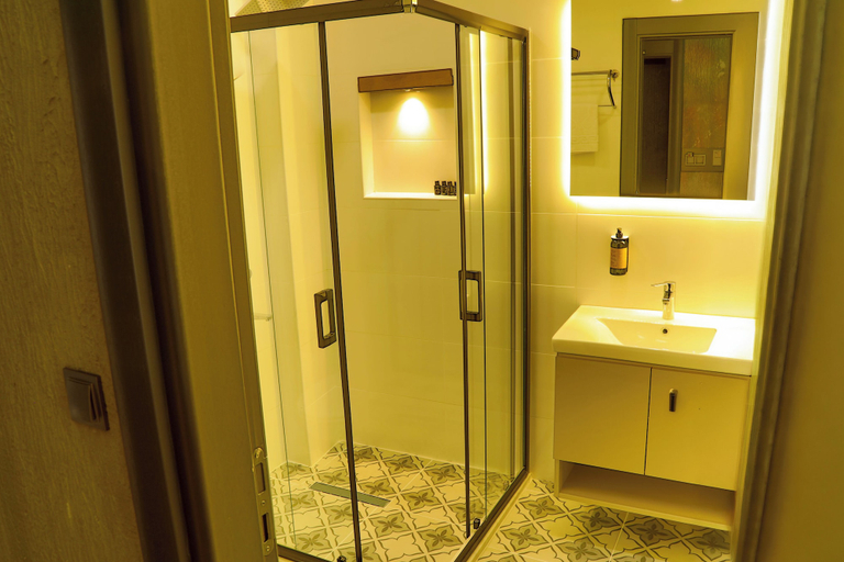 Bathroom 4, NAHADRA Airport Hotel, Arnavutkoy